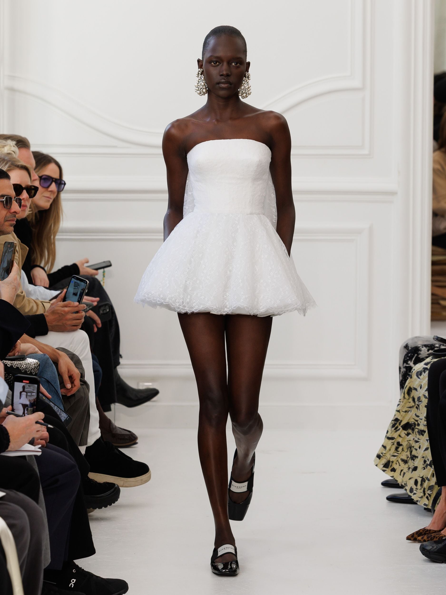 Givenchy_Womenswear_AW25_Look_16