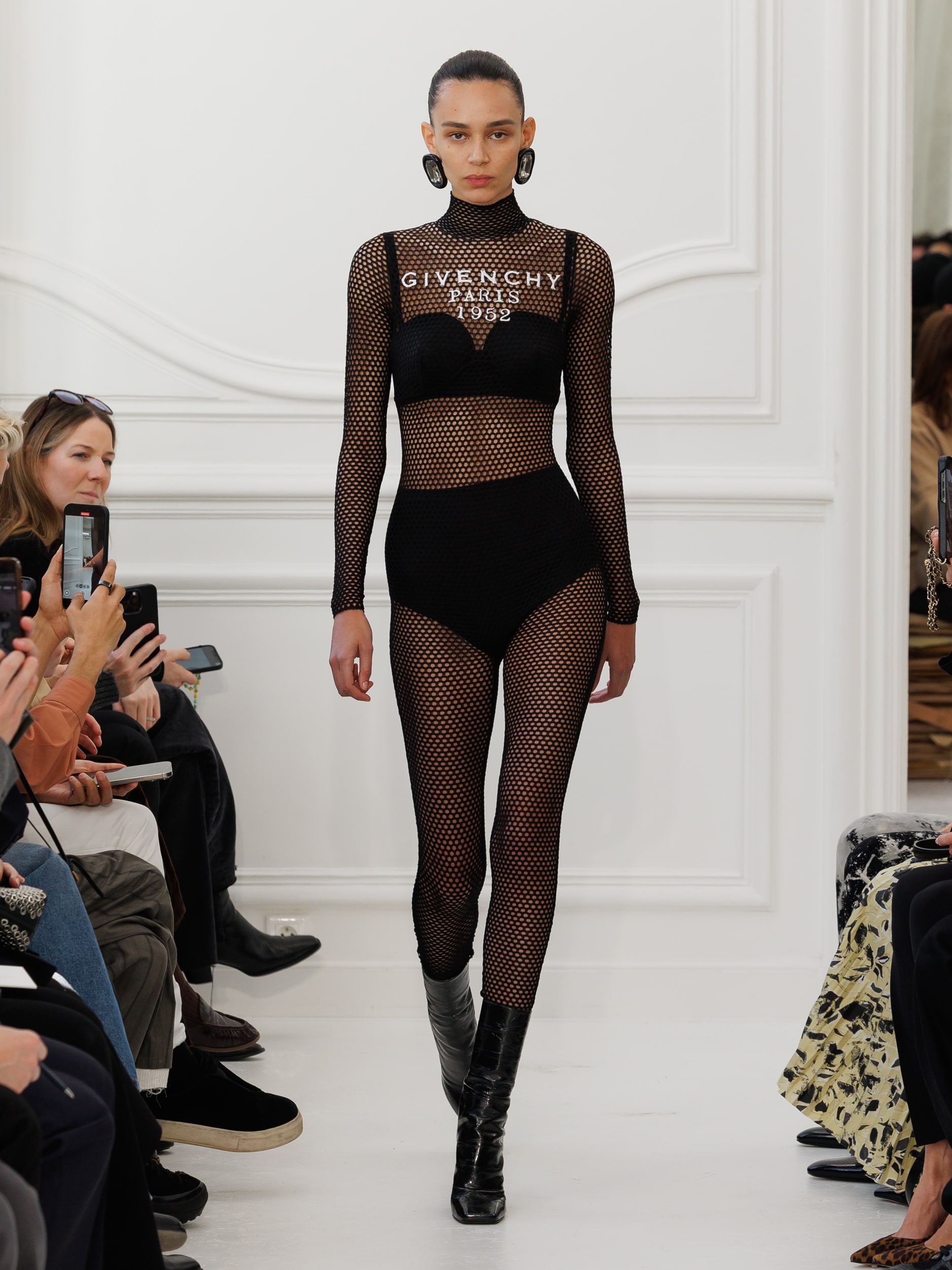 Givenchy_Womenswear_AW25_Look_01 Givenchy_Womenswear_AW25_Look_01