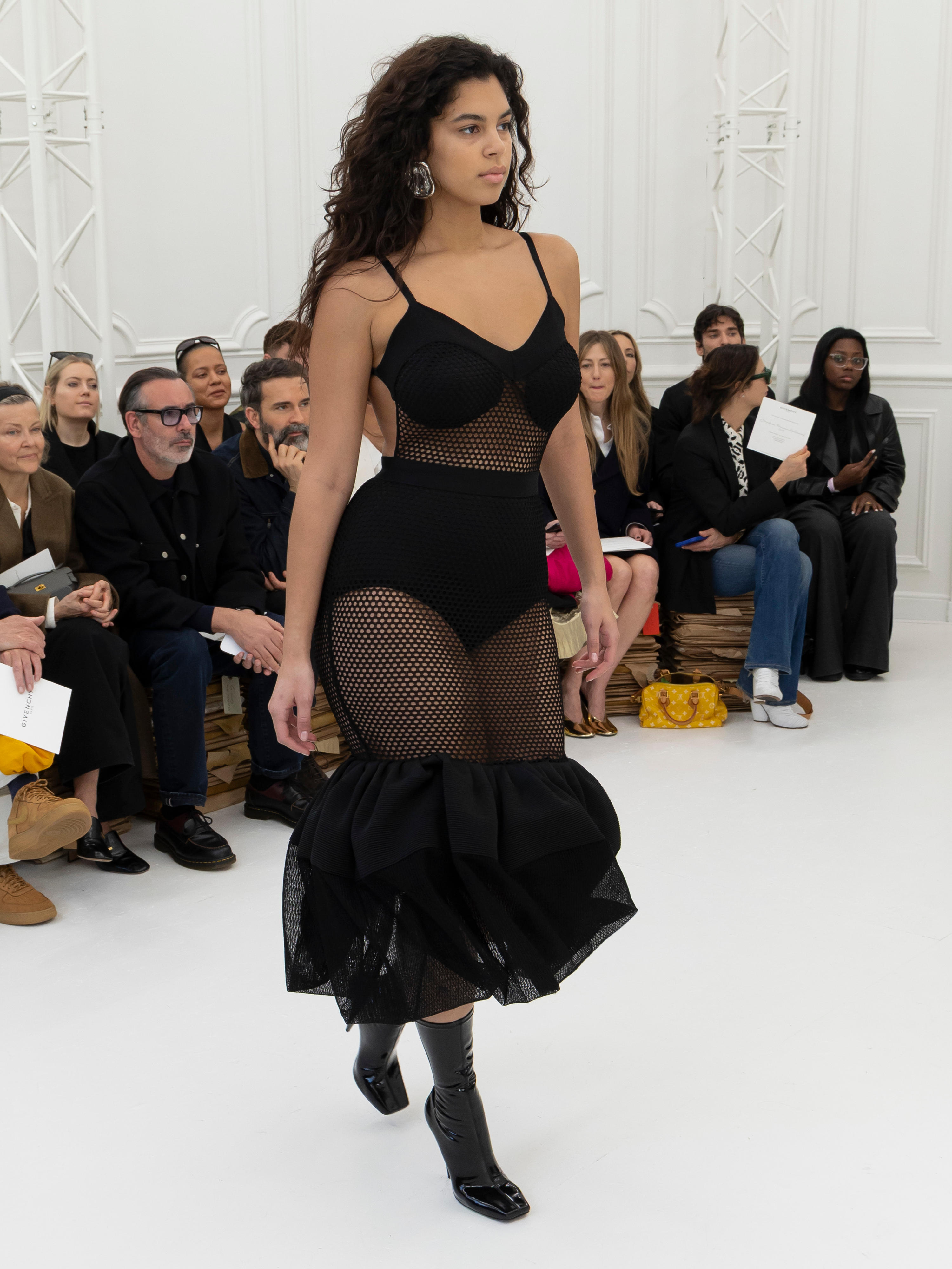 GIVENCHY FW25 WOMENSWEAR COLLECTION GIVENCHY FW25 WOMENSWEAR COLLECTION