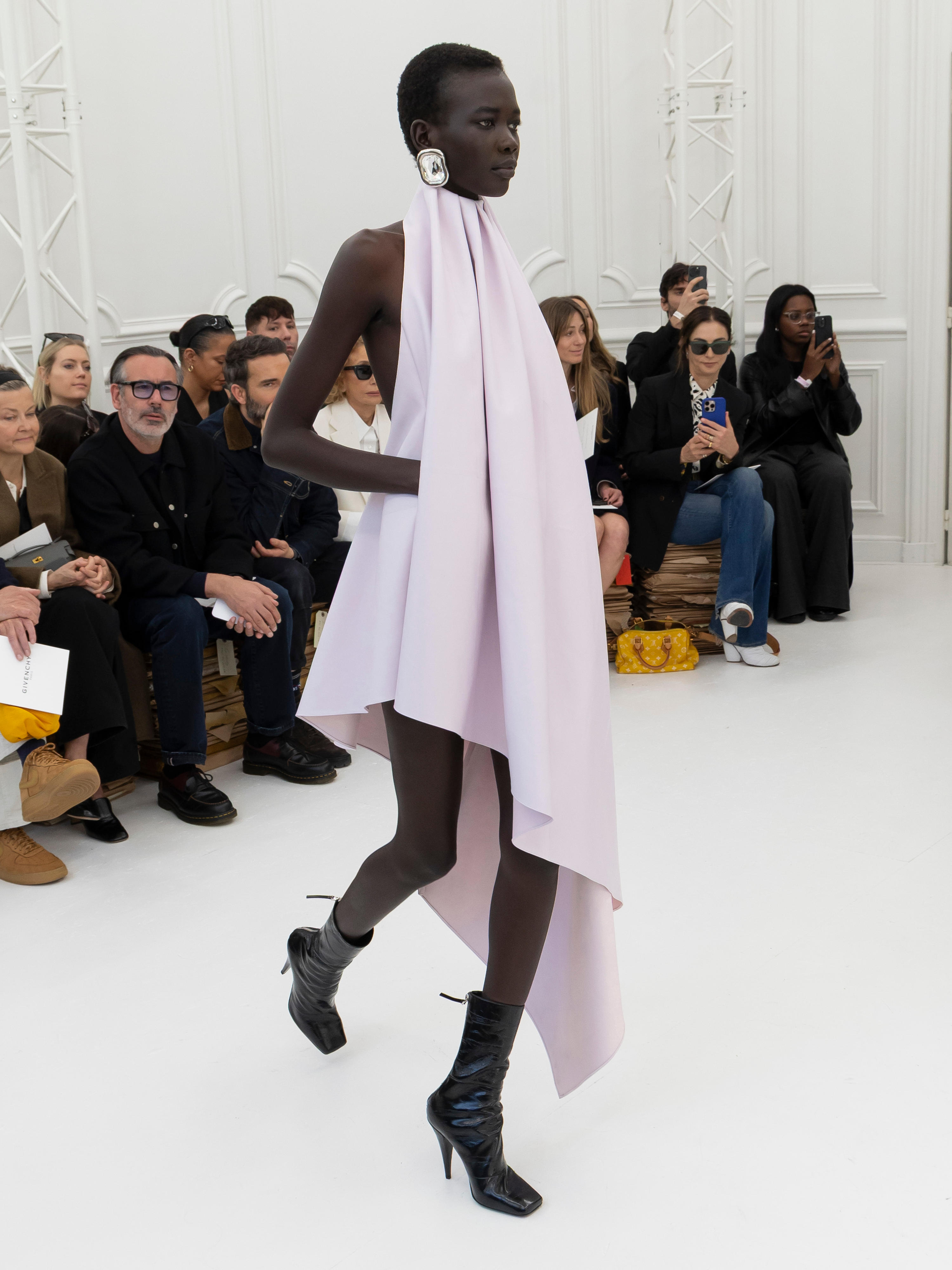 GIVENCHY FW25 WOMENSWEAR COLLECTION GIVENCHY FW25 WOMENSWEAR COLLECTION