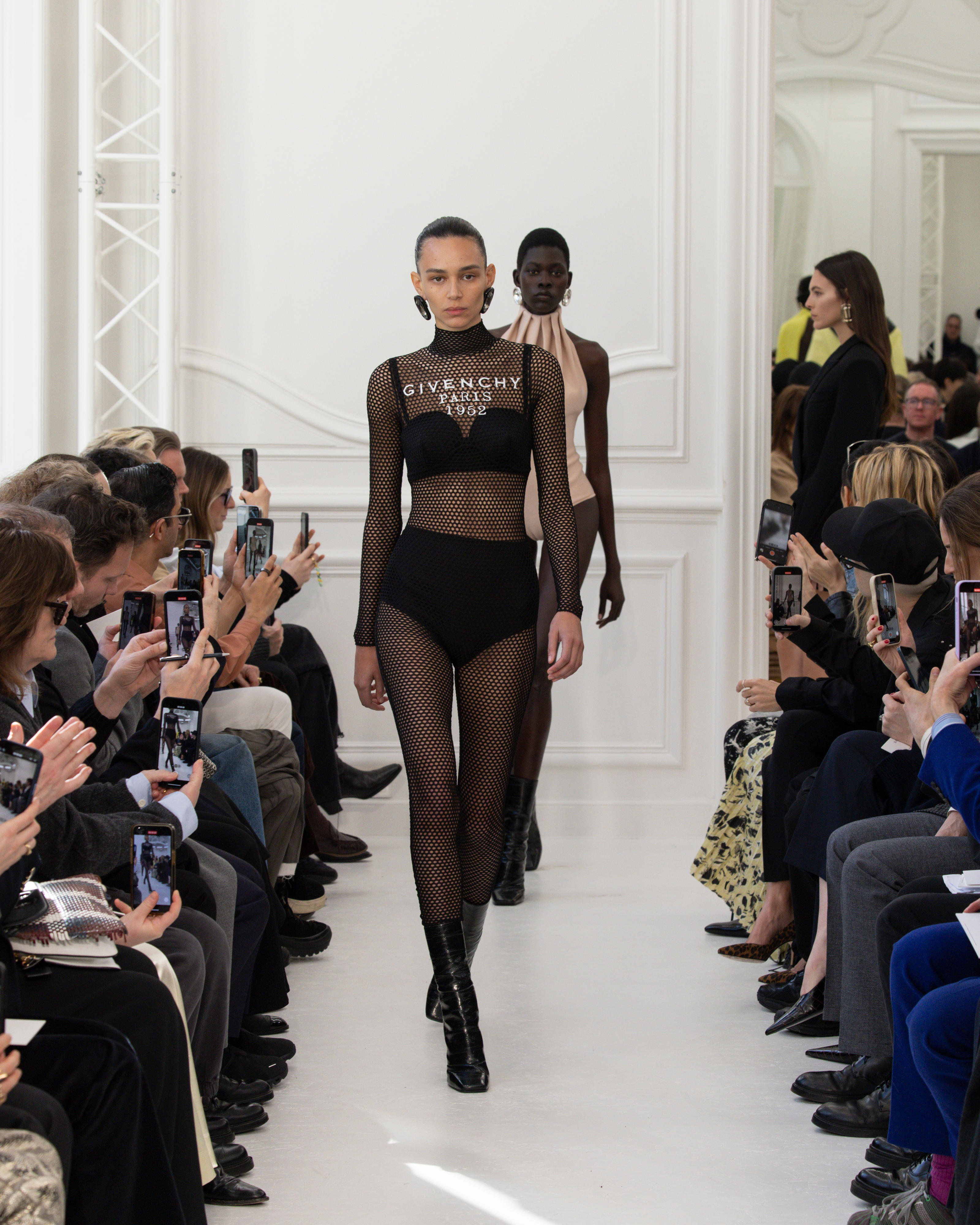Givenchy FW25 Womenswear_Finale_4x5 Givenchy FW25 Womenswear_Finale_4x5