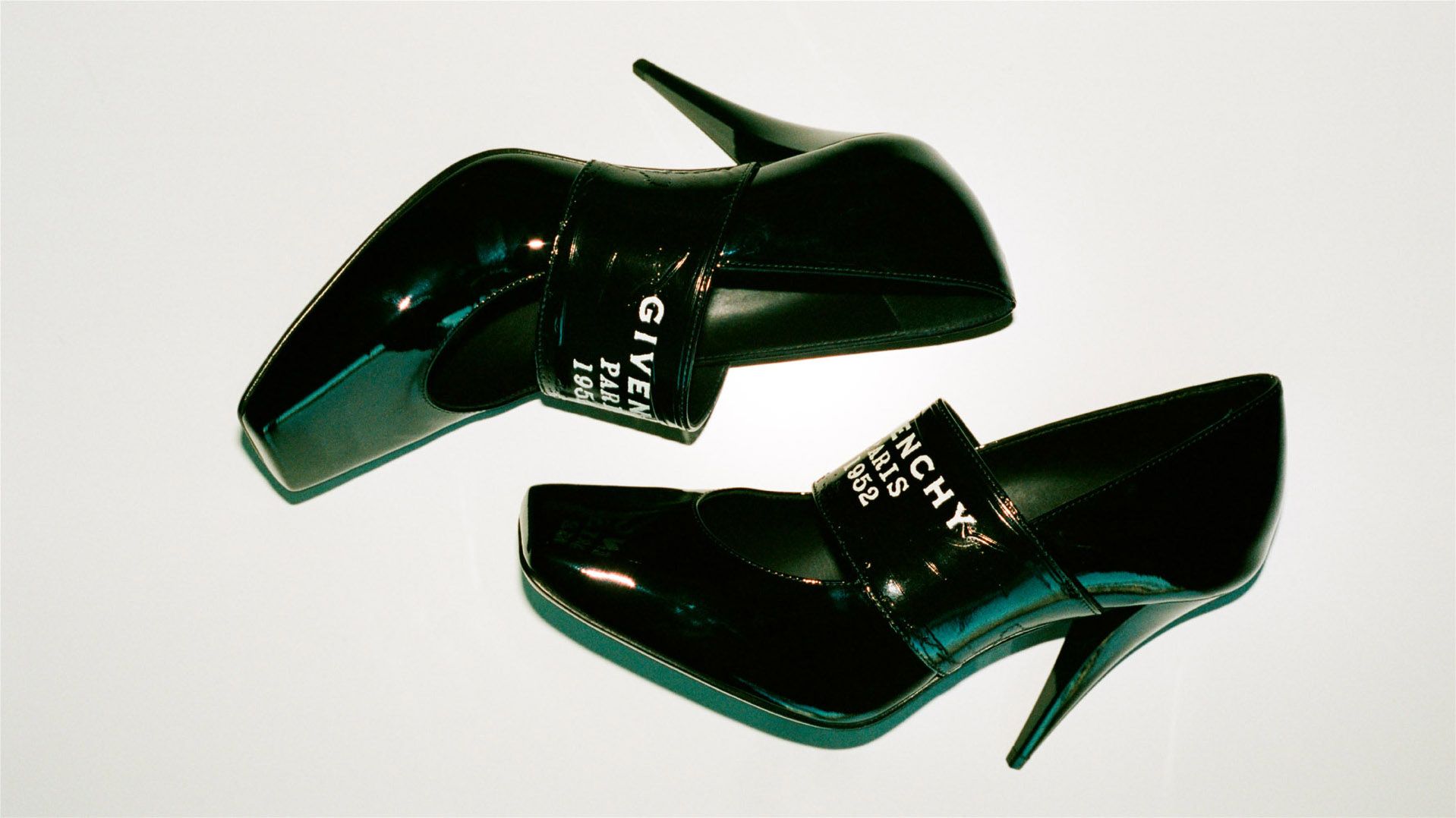 GIVENCHY_FW25_SHOW_ACCESS_SAM_HELLMANN_16x9_17 (1)