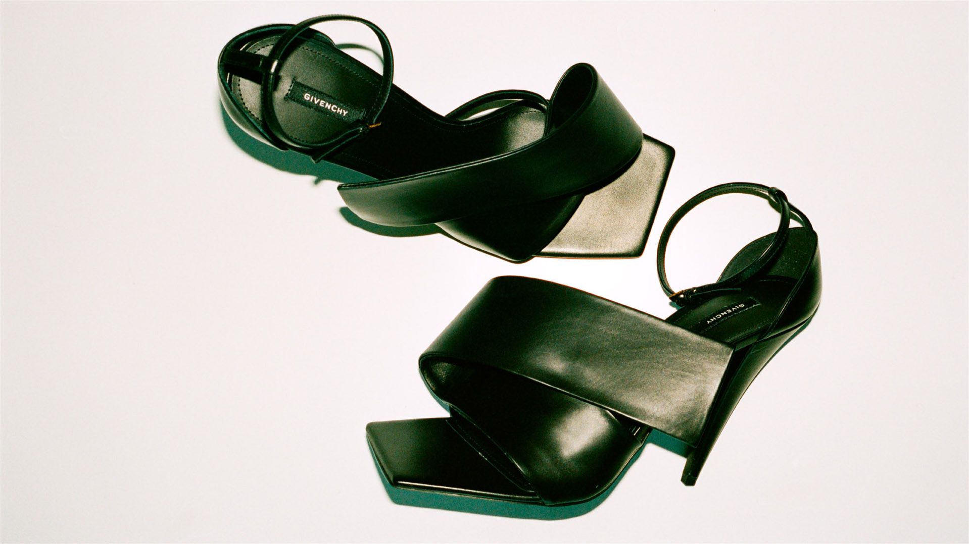 GIVENCHY_FW25_SHOW_ACCESS_SAM_HELLMANN_16x9_26 (1)