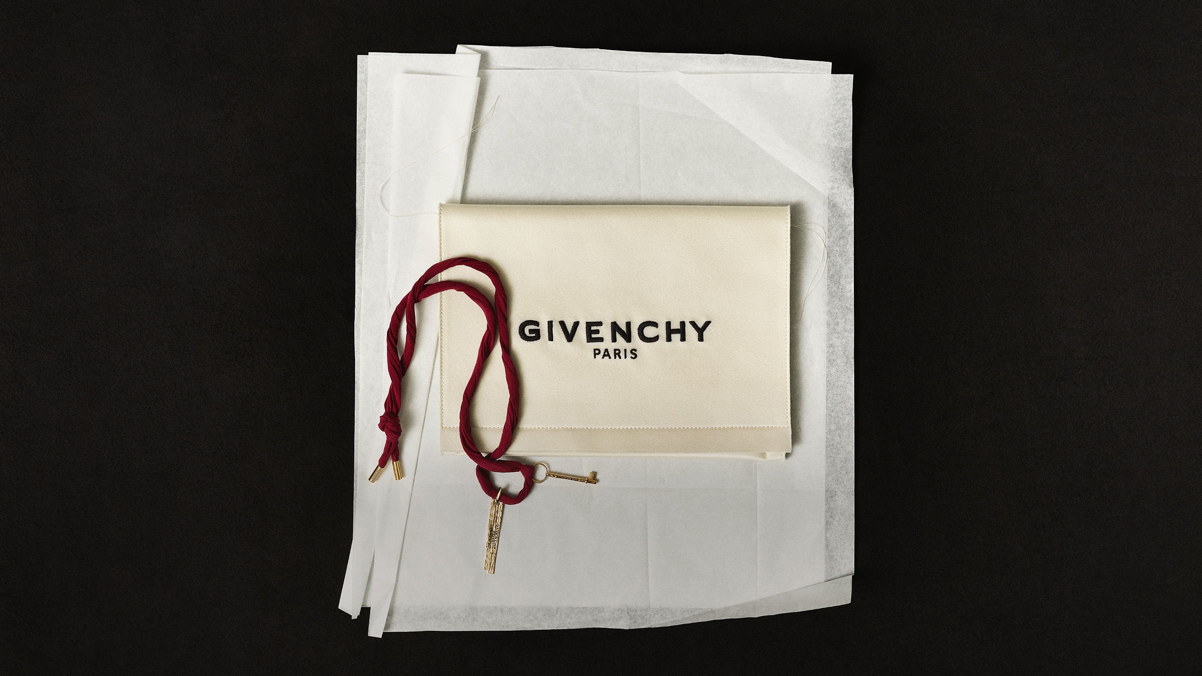 GIVENCHY_SHOT_01-BIS_040_16x9