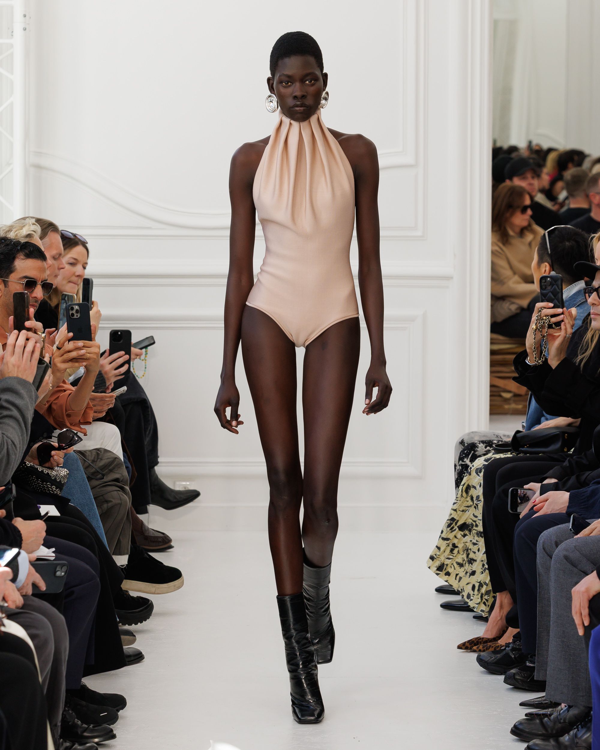 Givenchy_Womenswear_AW25_Look_02