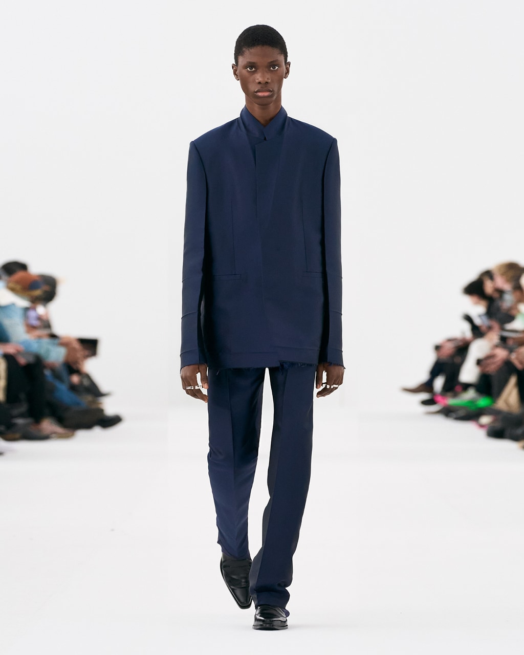 GIV_235H_RTW_FRONT_24