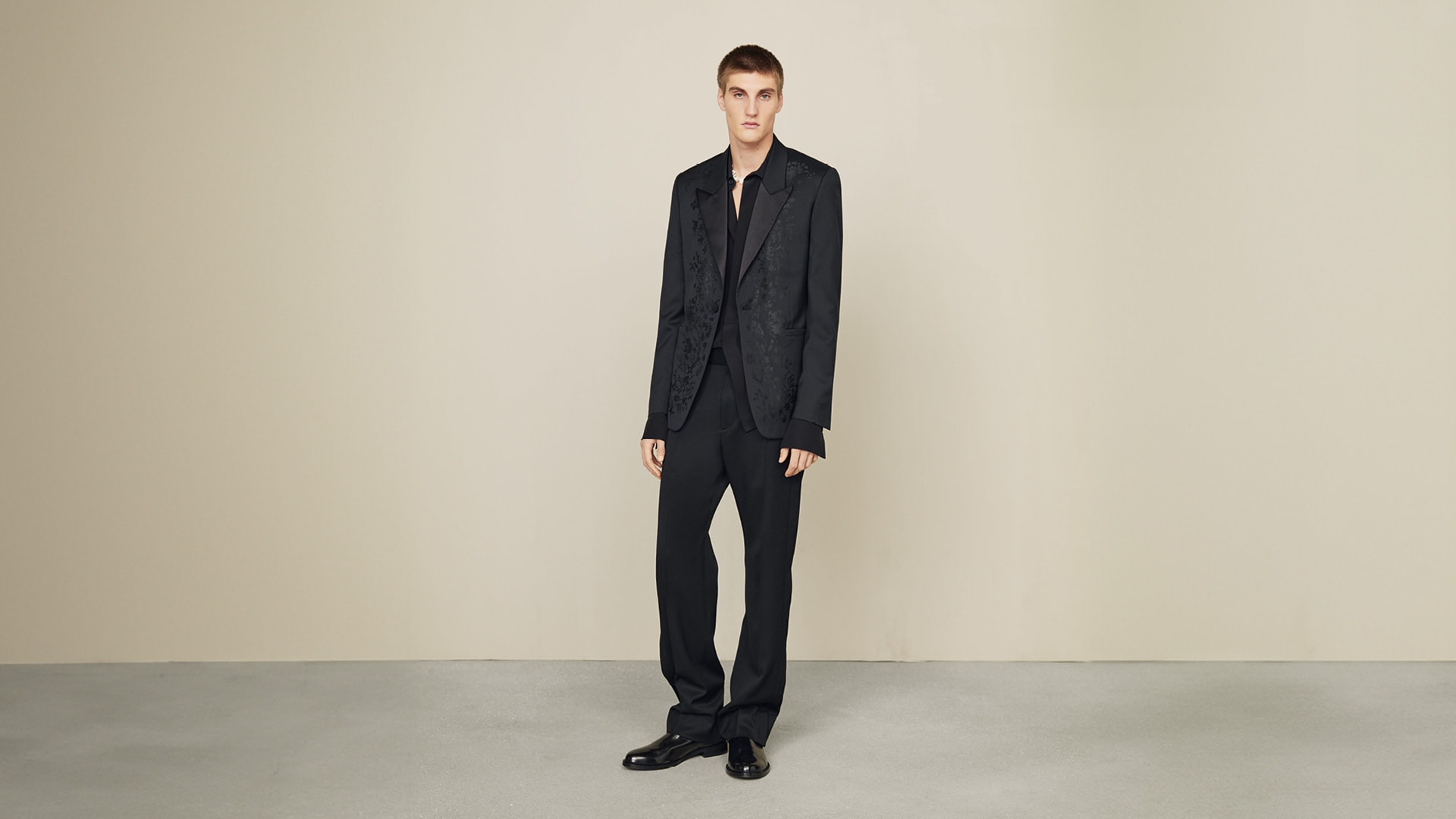 Shirt in silk with plastron