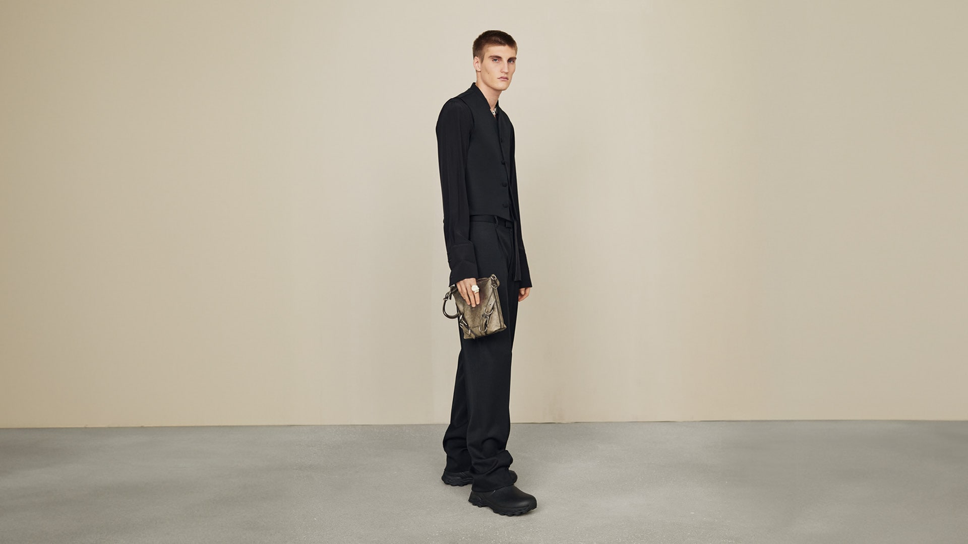Shirt in silk with plastron