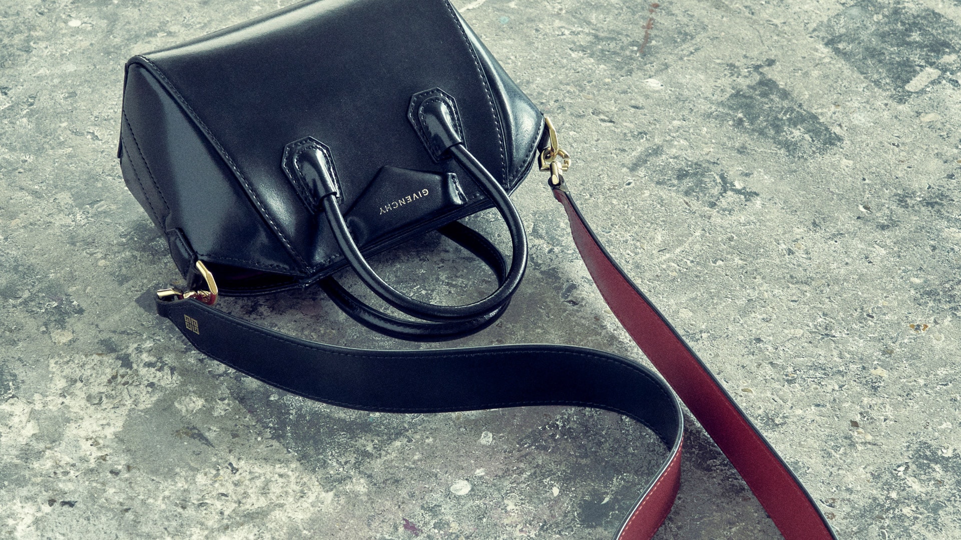 Antigona Toy bag in Box leather