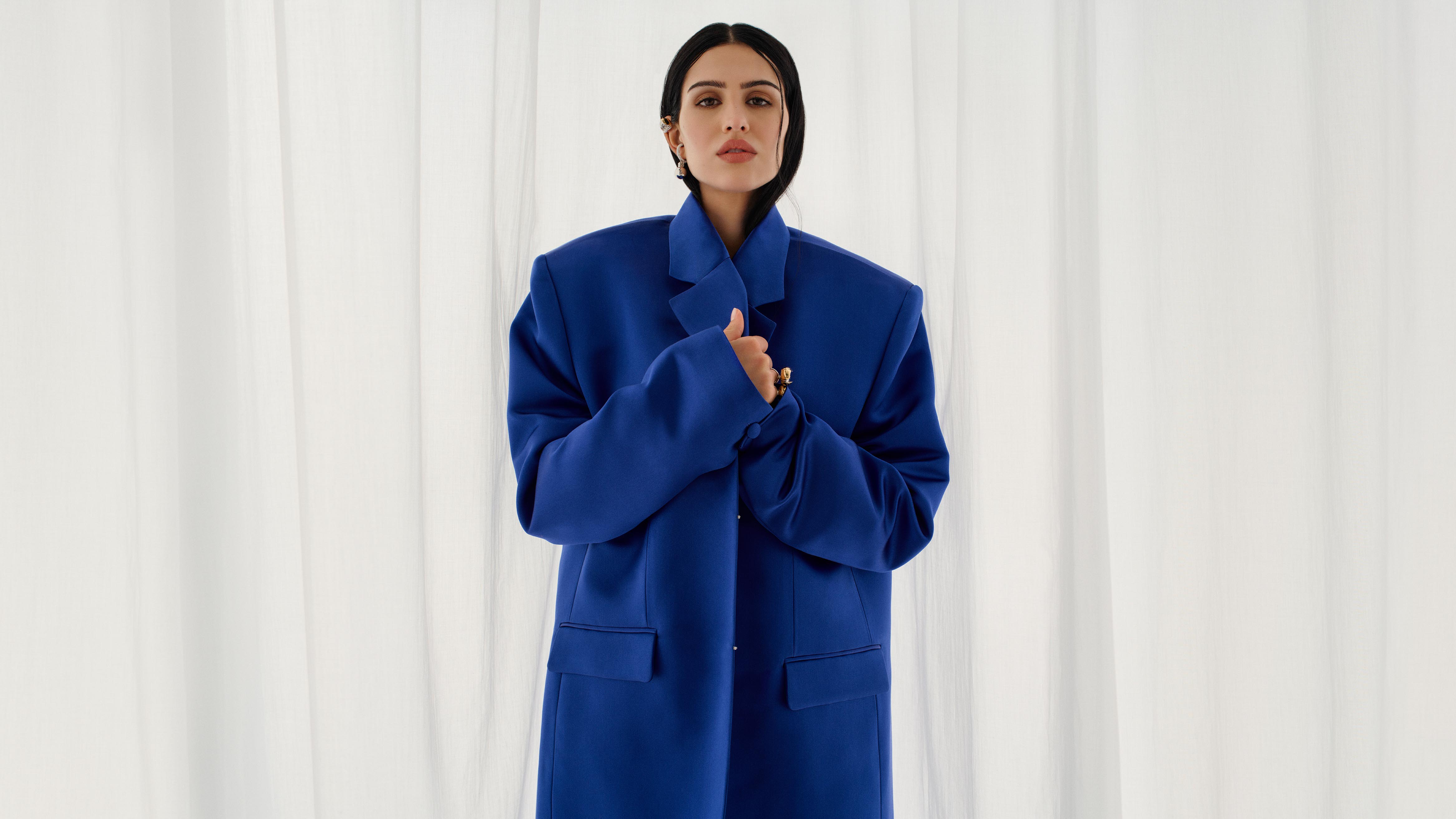 Coat in silk satin duchesse